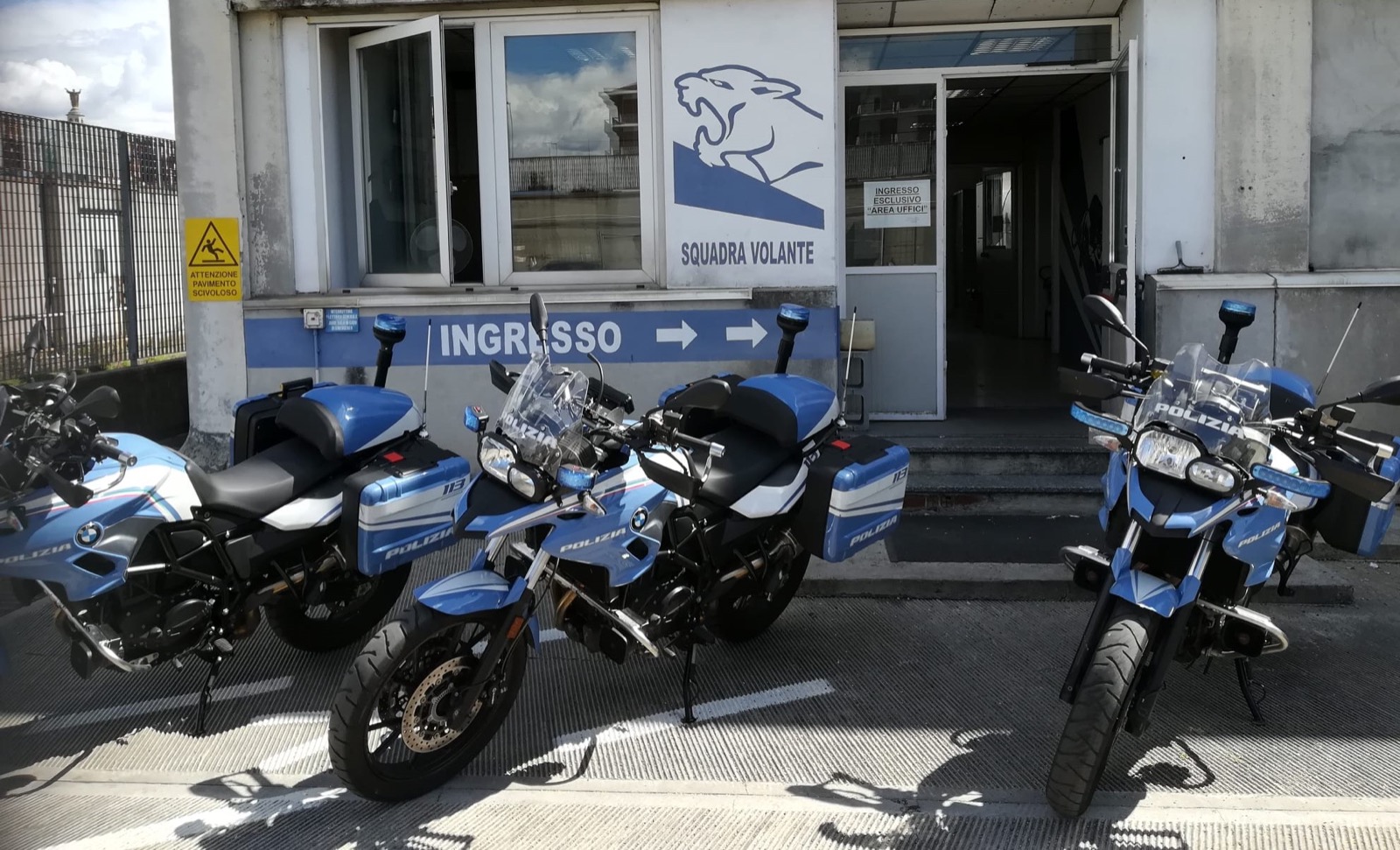 Evade dai domiciliari ma rimane coinvolto in un incidente: arrestato