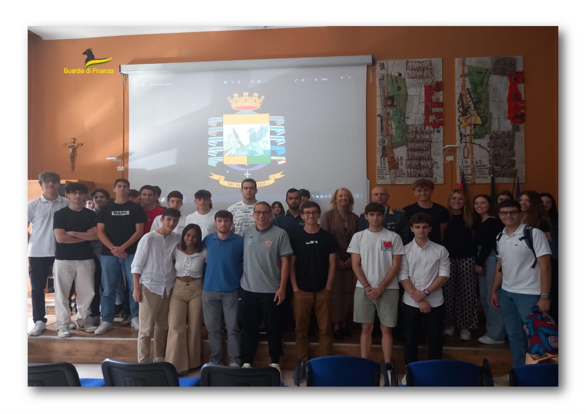 "Scuole aperte", studenti a lezione di legalità con le Fiamme Gialle