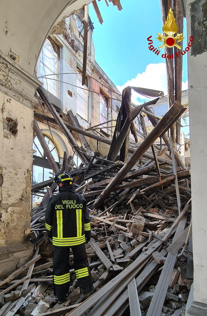 Crolla il tetto della vecchia stazione di Porta Susa