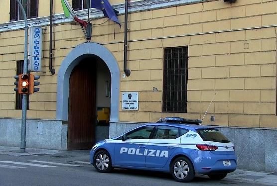 Rubano Rolex in centro, denunciati due giovani per furto e rapina