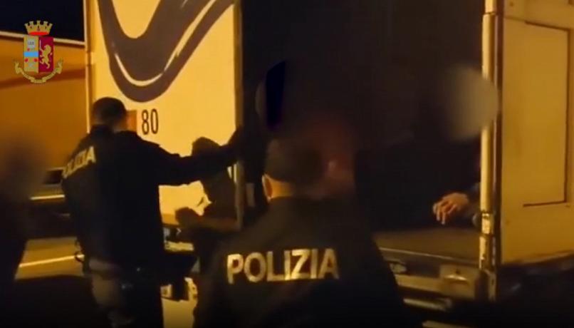 Traffico di migranti al confine con la Francia, arrestate quattro persone