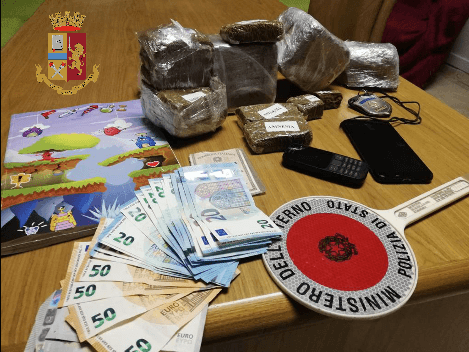 Lotta allo spaccio di sostanze stupefacenti, eseguite cinque ordinanze di custodia cautelare