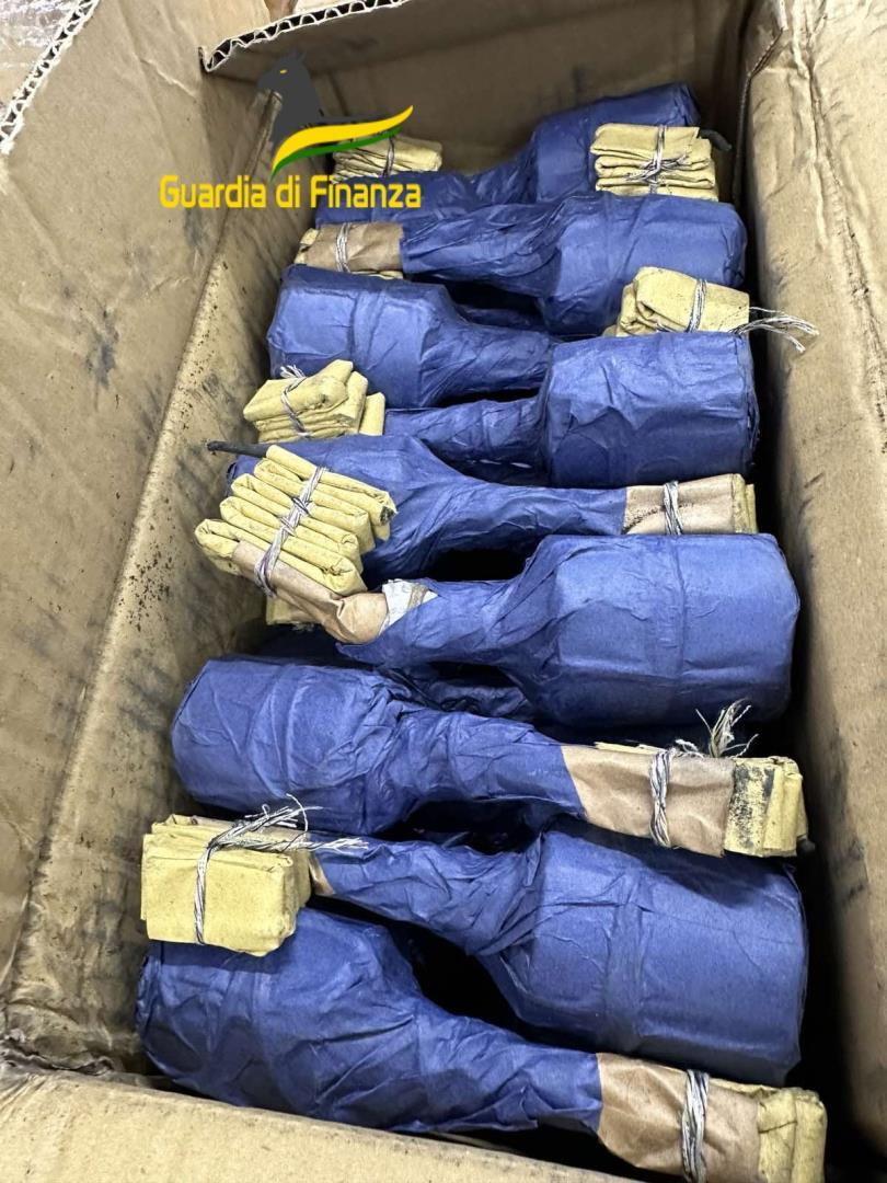 Botti di Fine Anno, la Finanza arresta una persona e sequestra 1,5 tonnellate di fuochi d'artificio illegali