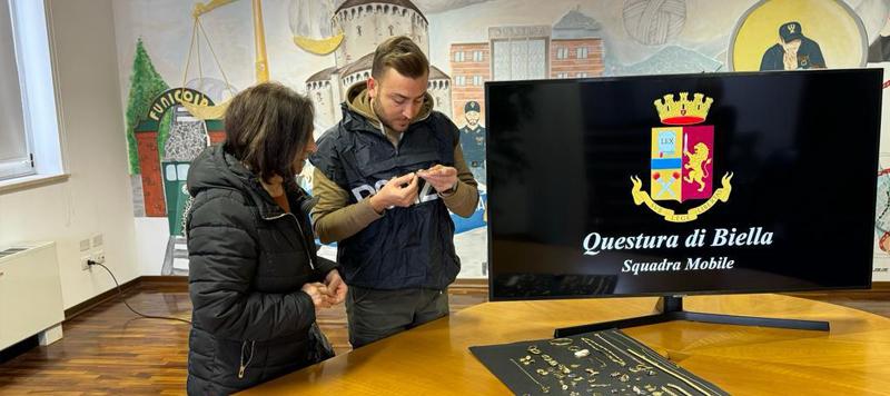 Aveva subito una truffa telefonica, la polizia restituisce ad un'anziana l'oro rubato