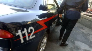 Va in tribunale per un’udienza, viene arrestato per maltrattamenti