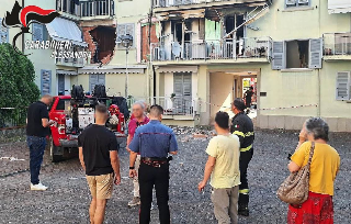Vignole Borbera, tenta di uccidersi e fa esplodere la casa