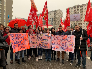 Sciopero nei supermercati, presidio a Torino