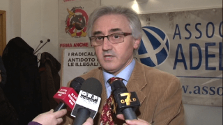 Caso Viale, il ginecologo si difende